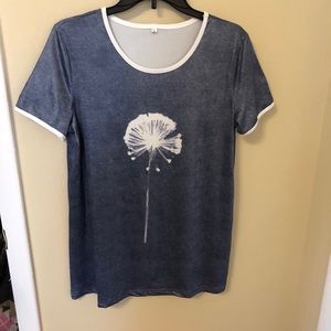 T-shirt silk fill to it never been worn